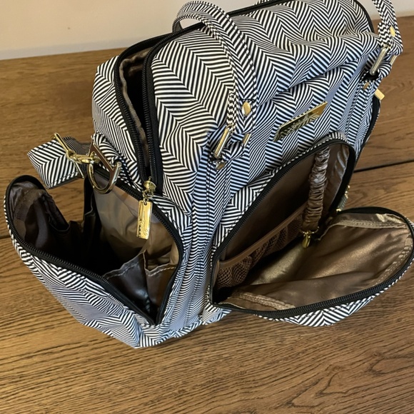 JuJuBe Baby Maternity Nursing Bag - Picture 4 of 11